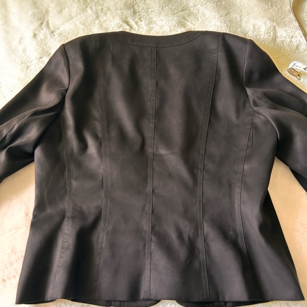 Blazer - Picture 5 of 5